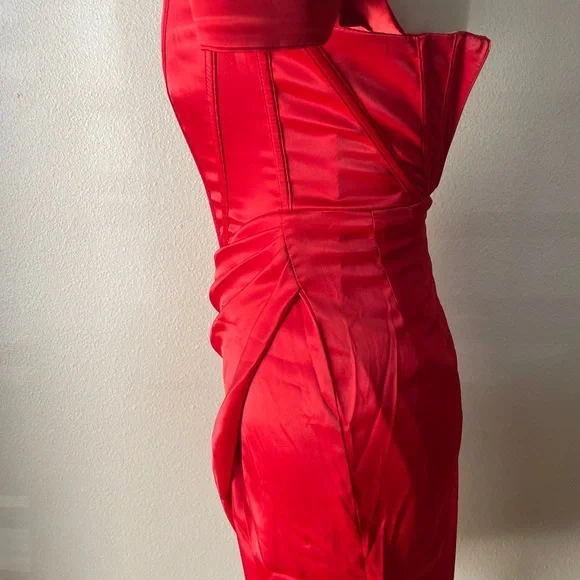 SOLD House of CB Red Off-Shoulder Bodycon Midi Dress - Picture 5 of 8